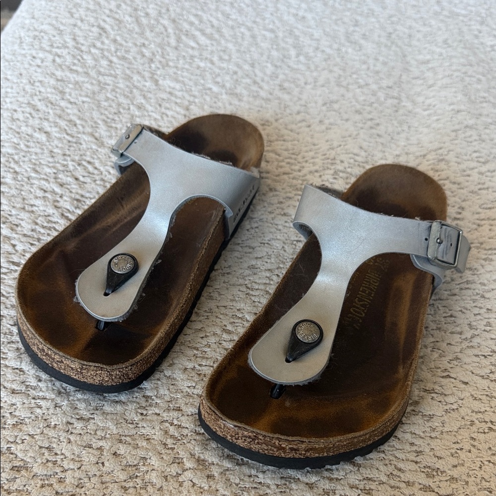 Birkenstock Metallic Sandals with Toe Loop Women’s Size 37 or 6